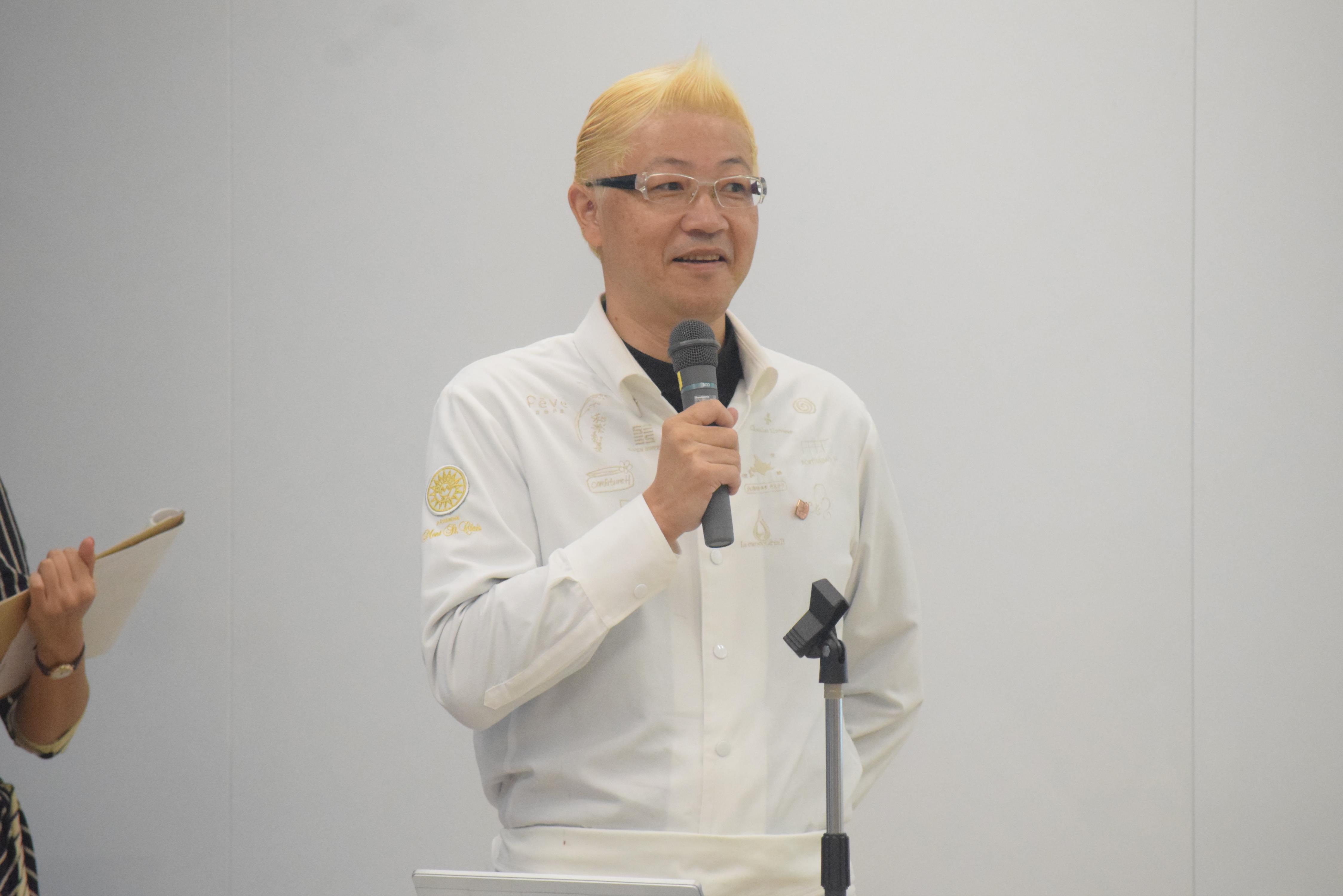 審査委員長の辻口博啓さん